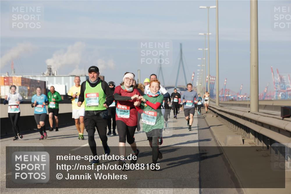 03.10.2025 - Köhlbrandbrückenlauf Jannik Wohlers http://msf.ph/oto/9088165 03.10.2025 09:58:02 Position 3 1674, 3500, 3499 meine-sportfotos.de