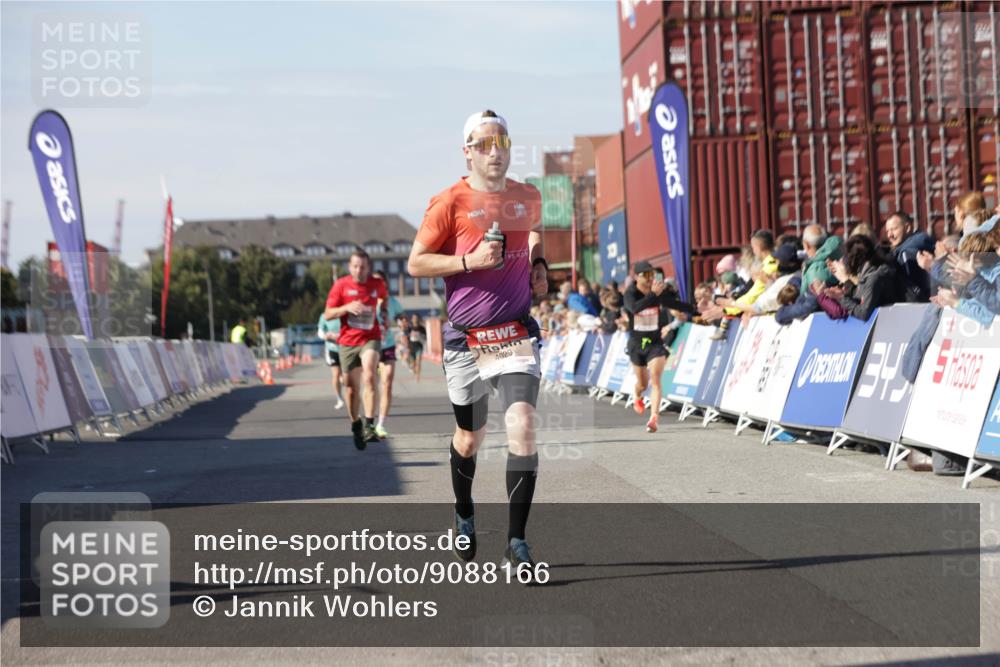 03.10.2025 - Köhlbrandbrückenlauf Jannik Wohlers http://msf.ph/oto/9088166 03.10.2025 12:53:24 Ziel 4029, 4142, 5786, 6241, 6333, 6656, 6804 meine-sportfotos.de