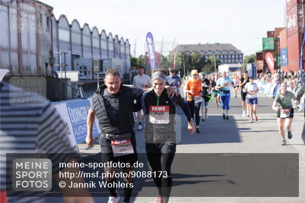 03.10.2025 - Köhlbrandbrückenlauf Jannik Wohlers http://msf.ph/oto/9088173 03.10.2025 13:19:12 Ziel 4143, 4630, 4631, 4632, 4690, 4725, 4727, 4816, 4828, 4876, 4996, 5027, 5853, 5858, 6088, 6117, 6127, 6225, 6226, 6475 meine-sportfotos.de