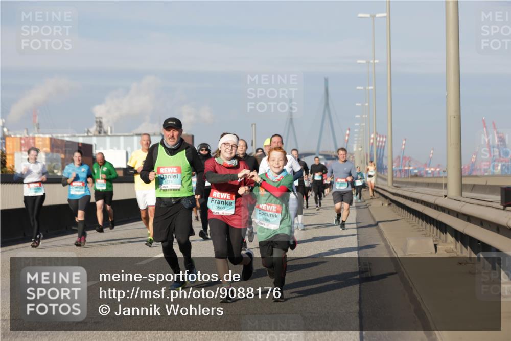03.10.2025 - Köhlbrandbrückenlauf Jannik Wohlers http://msf.ph/oto/9088176 03.10.2025 09:58:02 Position 3 1674, 3500, 3499 meine-sportfotos.de