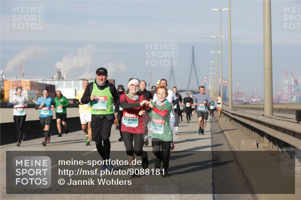 03.10.2025 - Köhlbrandbrückenlauf Jannik Wohlers http://msf.ph/oto/9088181 03.10.2025 09:58:02 Position 3 1674, 3500, 3499 meine-sportfotos.de