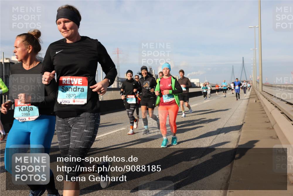 03.10.2025 - Köhlbrandbrückenlauf Lena Gebhardt http://msf.ph/oto/9088185 03.10.2025 10:06:35 Position 2 2869, 2870 meine-sportfotos.de