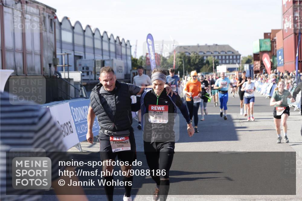 03.10.2025 - Köhlbrandbrückenlauf Jannik Wohlers http://msf.ph/oto/9088186 03.10.2025 13:19:12 Ziel 4143, 4630, 4631, 4632, 4690, 4725, 4727, 4816, 4828, 4876, 4996, 5027, 5853, 5858, 6088, 6117, 6127, 6225, 6226, 6475 meine-sportfotos.de