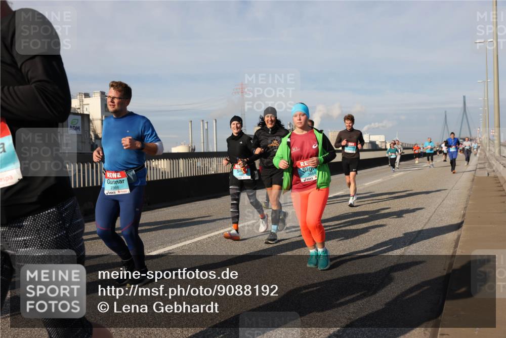 03.10.2025 - Köhlbrandbrückenlauf Lena Gebhardt http://msf.ph/oto/9088192 03.10.2025 10:06:36 Position 2 2366, 3664 meine-sportfotos.de