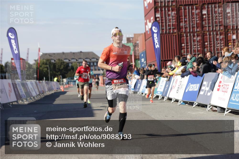 03.10.2025 - Köhlbrandbrückenlauf Jannik Wohlers http://msf.ph/oto/9088193 03.10.2025 12:53:25 Ziel 4029, 4142, 5786, 6241, 6656, 6804 meine-sportfotos.de