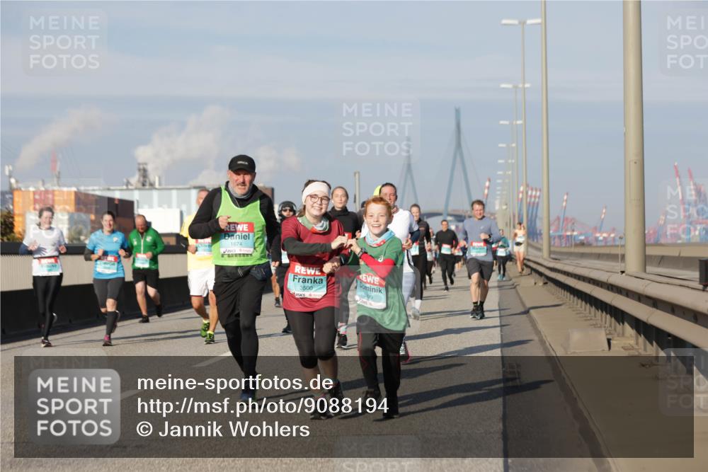 03.10.2025 - Köhlbrandbrückenlauf Jannik Wohlers http://msf.ph/oto/9088194 03.10.2025 09:58:02 Position 3 1674, 3500, 3409 meine-sportfotos.de