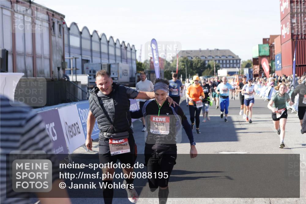 03.10.2025 - Köhlbrandbrückenlauf Jannik Wohlers http://msf.ph/oto/9088195 03.10.2025 13:19:12 Ziel 4143, 4630, 4631, 4632, 4690, 4725, 4727, 4816, 4828, 4876, 4996, 5027, 5853, 5858, 6088, 6117, 6127, 6225, 6226, 6475 meine-sportfotos.de
