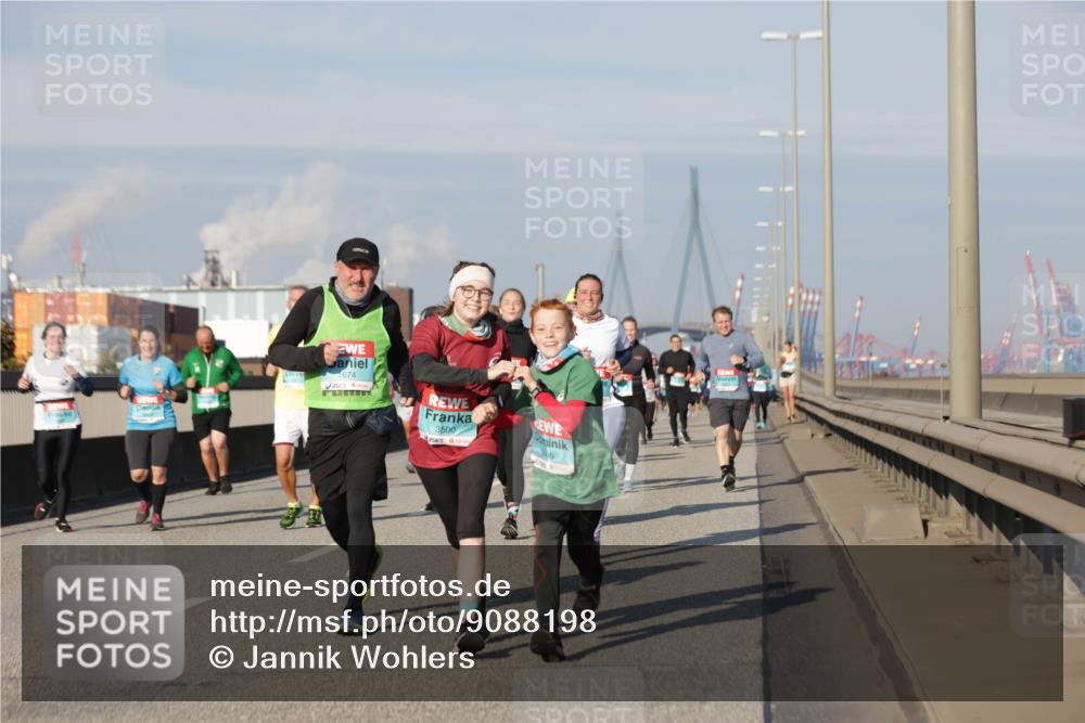 03.10.2025 - Köhlbrandbrückenlauf Jannik Wohlers http://msf.ph/oto/9088198 03.10.2025 09:58:02 Position 3 1674, 3500, 3409 meine-sportfotos.de