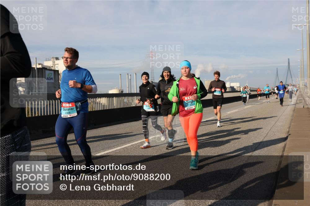 03.10.2025 - Köhlbrandbrückenlauf Lena Gebhardt http://msf.ph/oto/9088200 03.10.2025 10:06:36 Position 2 1, 2366, 3664 meine-sportfotos.de