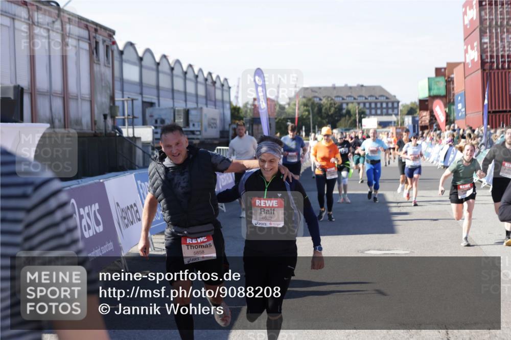 03.10.2025 - Köhlbrandbrückenlauf Jannik Wohlers http://msf.ph/oto/9088208 03.10.2025 13:19:12 Ziel 4143, 4630, 4631, 4632, 4690, 4725, 4727, 4816, 4828, 4876, 4996, 5027, 5853, 5858, 6088, 6117, 6127, 6225, 6226, 6475 meine-sportfotos.de