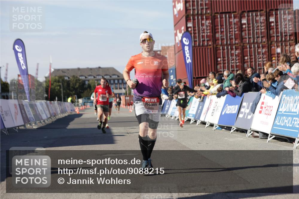 03.10.2025 - Köhlbrandbrückenlauf Jannik Wohlers http://msf.ph/oto/9088215 03.10.2025 12:53:25 Ziel 4029, 4142, 5786, 6241, 6656, 6804 meine-sportfotos.de