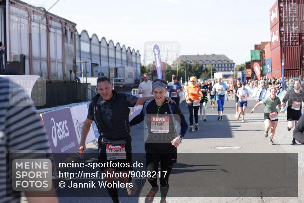 03.10.2025 - Köhlbrandbrückenlauf Jannik Wohlers http://msf.ph/oto/9088217 03.10.2025 13:19:12 Ziel 4143, 4630, 4631, 4632, 4690, 4725, 4727, 4816, 4828, 4876, 4996, 5027, 5853, 5858, 6088, 6117, 6127, 6225, 6226, 6475 meine-sportfotos.de