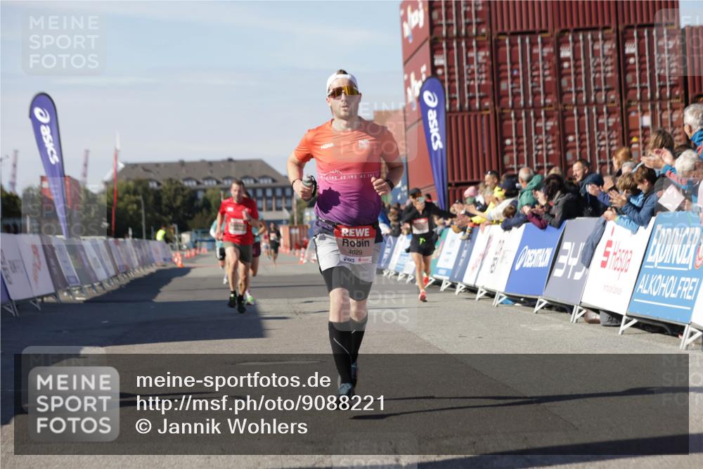03.10.2025 - Köhlbrandbrückenlauf Jannik Wohlers http://msf.ph/oto/9088221 03.10.2025 12:53:25 Ziel 4029, 4142, 5786, 6241, 6656, 6804 meine-sportfotos.de