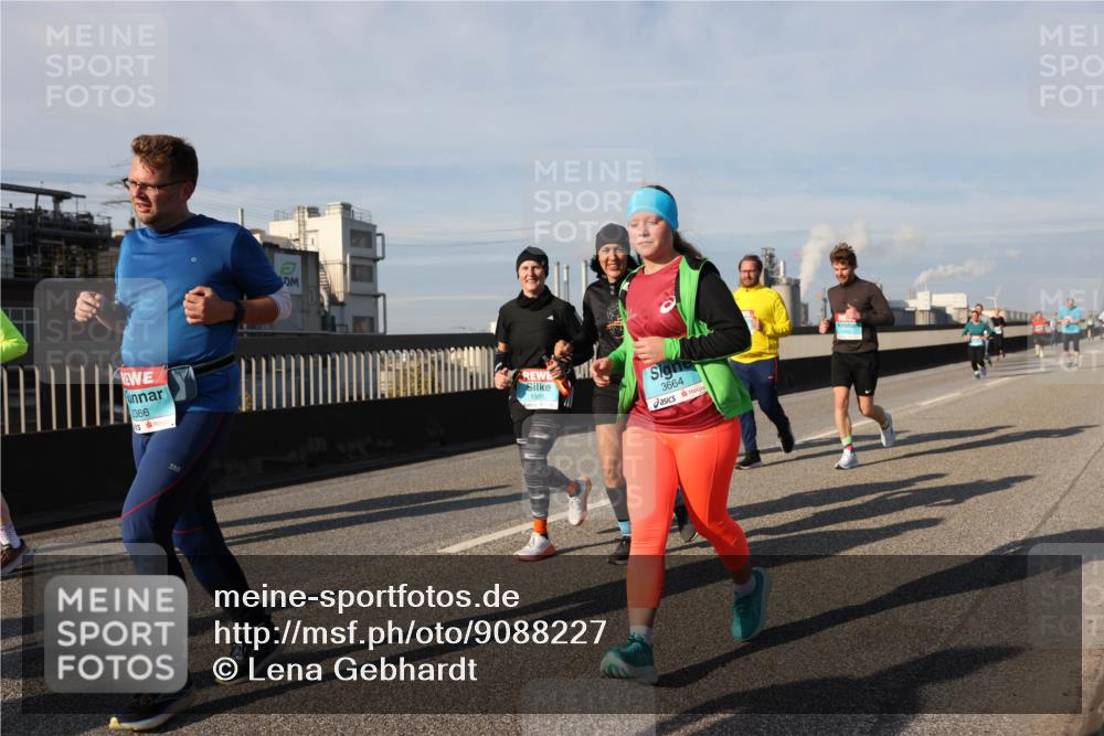 03.10.2025 - Köhlbrandbrückenlauf Lena Gebhardt http://msf.ph/oto/9088227 03.10.2025 10:06:36 Position 2 2366, 1935, 3664 meine-sportfotos.de