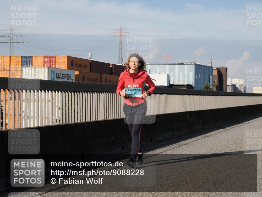 03.10.2025 - Köhlbrandbrückenlauf Fabian Wolf http://msf.ph/oto/9088228 03.10.2025 10:24:06 Position 3 2191 meine-sportfotos.de