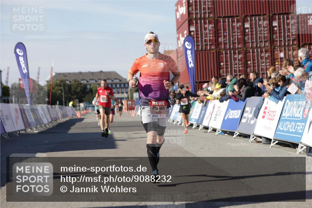 03.10.2025 - Köhlbrandbrückenlauf Jannik Wohlers http://msf.ph/oto/9088232 03.10.2025 12:53:25 Ziel 4029, 4142, 5786, 6241, 6656, 6804 meine-sportfotos.de