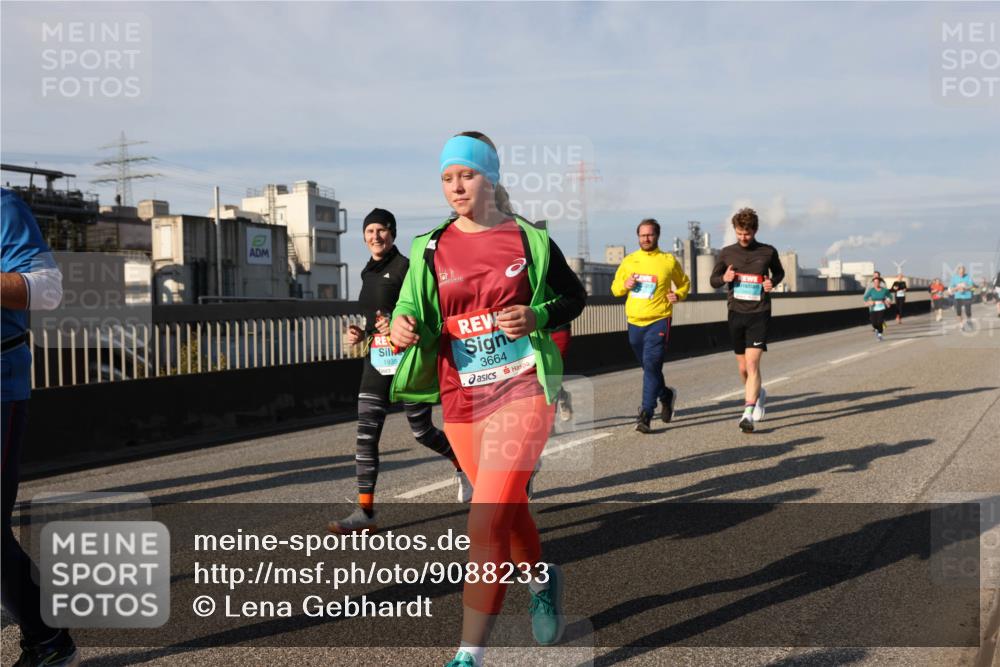 03.10.2025 - Köhlbrandbrückenlauf Lena Gebhardt http://msf.ph/oto/9088233 03.10.2025 10:06:36 Position 2 1935, 3664 meine-sportfotos.de