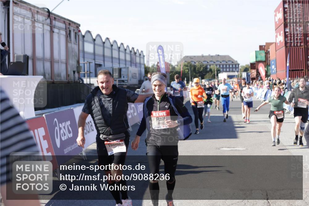 03.10.2025 - Köhlbrandbrückenlauf Jannik Wohlers http://msf.ph/oto/9088236 03.10.2025 13:19:12 Ziel 4143, 4630, 4631, 4632, 4690, 4725, 4727, 4816, 4828, 4876, 4996, 5027, 5853, 5858, 6088, 6117, 6127, 6225, 6226, 6475 meine-sportfotos.de