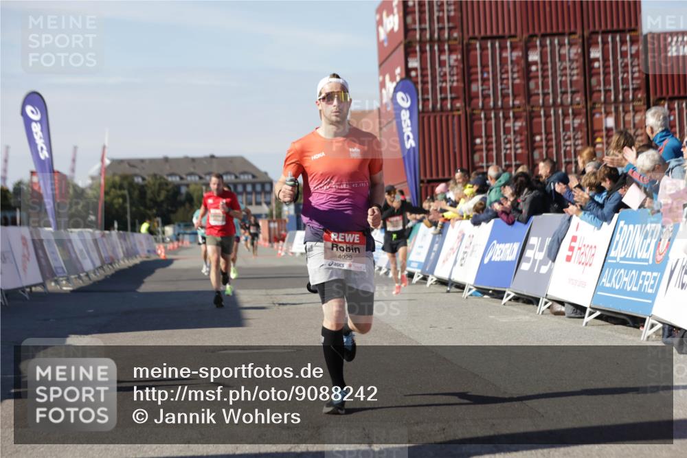 03.10.2025 - Köhlbrandbrückenlauf Jannik Wohlers http://msf.ph/oto/9088242 03.10.2025 12:53:25 Ziel 4029, 4142, 5786, 6241, 6656, 6804 meine-sportfotos.de