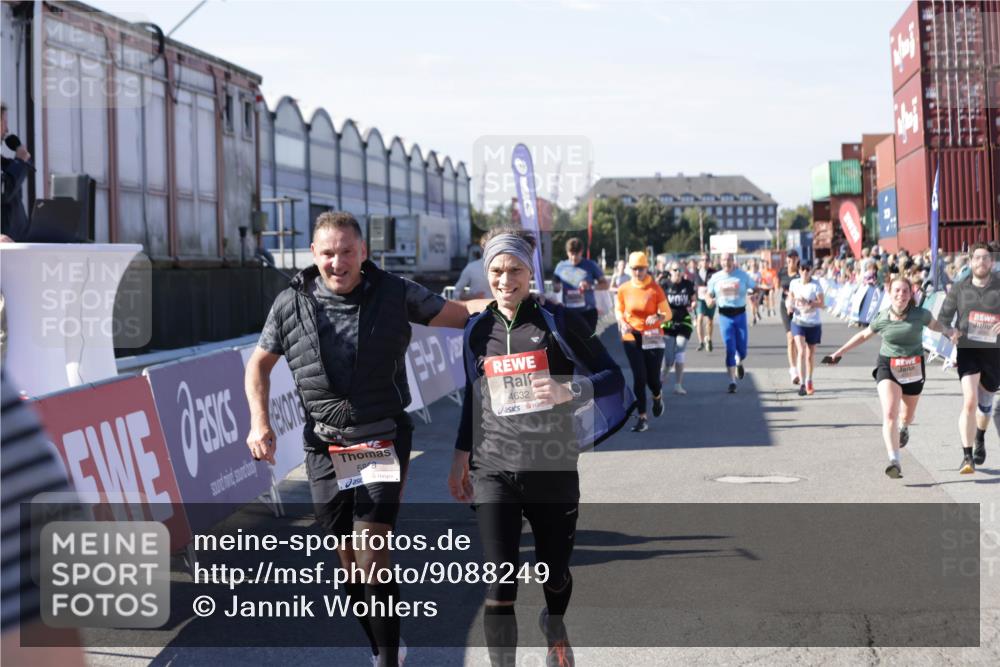03.10.2025 - Köhlbrandbrückenlauf Jannik Wohlers http://msf.ph/oto/9088249 03.10.2025 13:19:12 Ziel 4143, 4630, 4631, 4632, 4690, 4725, 4727, 4816, 4828, 4876, 4996, 5027, 5853, 5858, 6088, 6117, 6127, 6225, 6226, 6475 meine-sportfotos.de