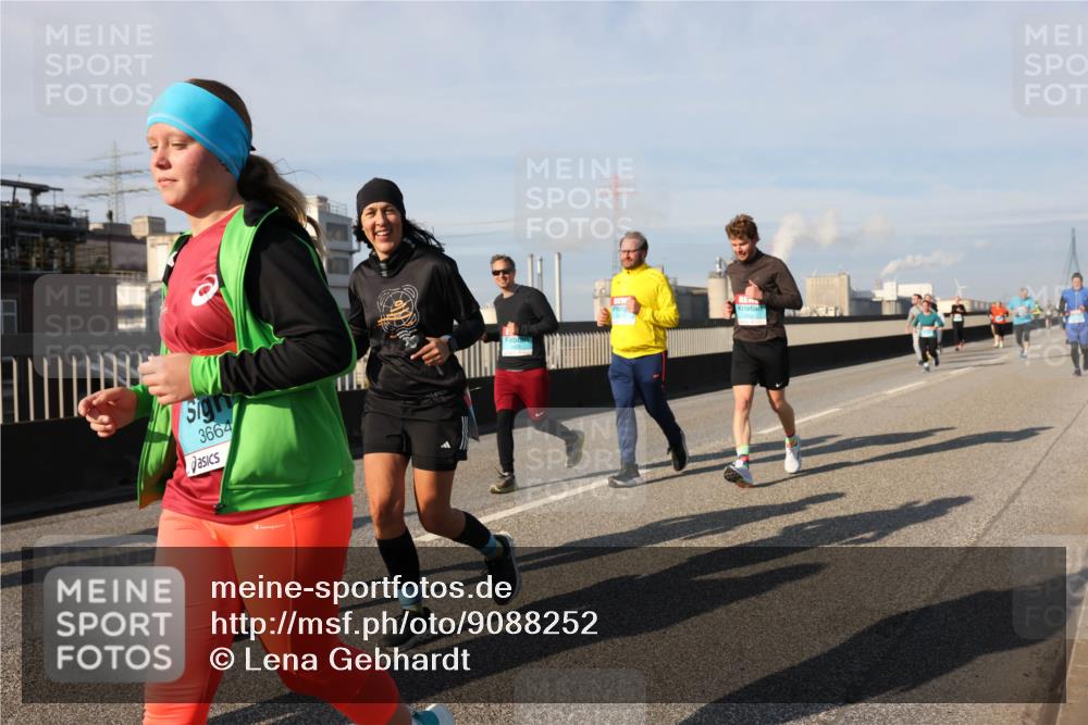 03.10.2025 - Köhlbrandbrückenlauf Lena Gebhardt http://msf.ph/oto/9088252 03.10.2025 10:06:37 Position 2 3664 meine-sportfotos.de