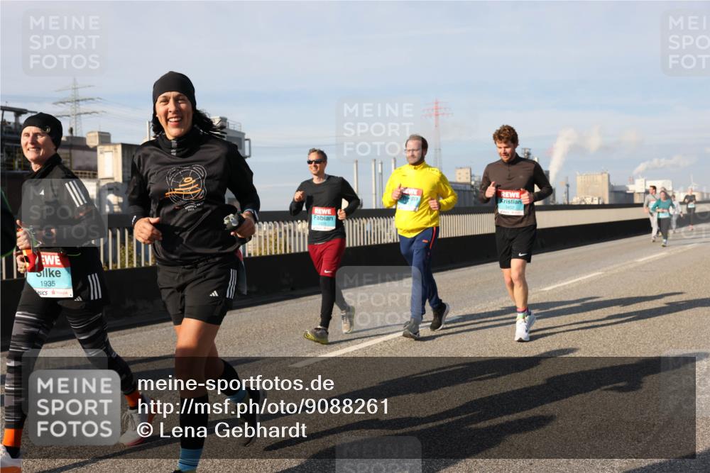 03.10.2025 - Köhlbrandbrückenlauf Lena Gebhardt http://msf.ph/oto/9088261 03.10.2025 10:06:37 Position 2 1935, 3452 meine-sportfotos.de