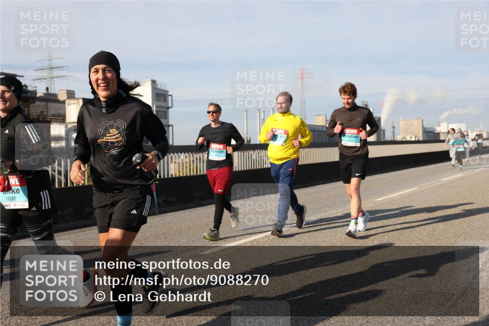 03.10.2025 - Köhlbrandbrückenlauf Lena Gebhardt http://msf.ph/oto/9088270 03.10.2025 10:06:37 Position 2 1935, 3429 meine-sportfotos.de