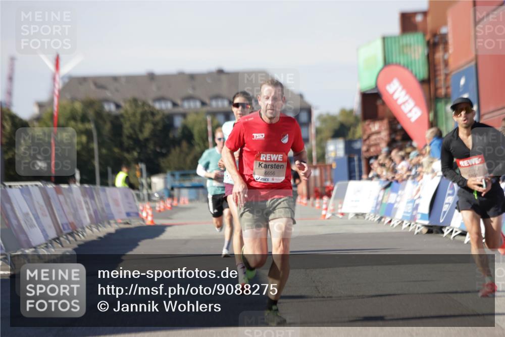 03.10.2025 - Köhlbrandbrückenlauf Jannik Wohlers http://msf.ph/oto/9088275 03.10.2025 12:53:26 Ziel 4029, 4142, 5786, 6241, 6656, 6804 meine-sportfotos.de