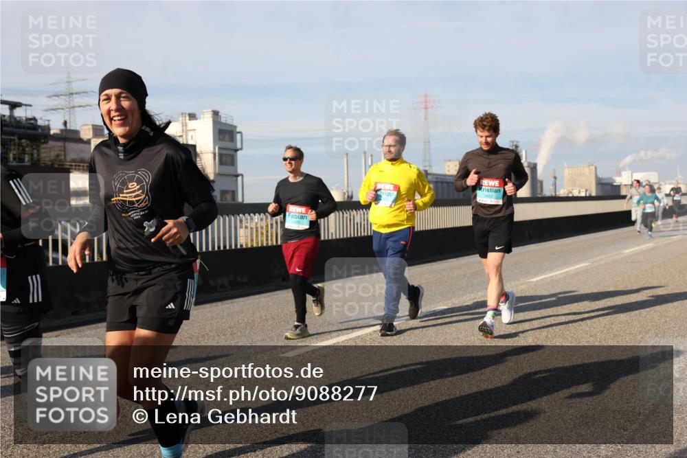 03.10.2025 - Köhlbrandbrückenlauf Lena Gebhardt http://msf.ph/oto/9088277 03.10.2025 10:06:37 Position 2 10, 3452 meine-sportfotos.de