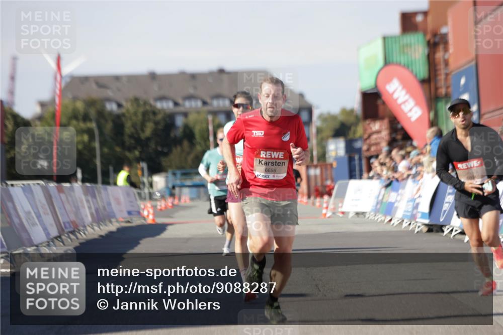 03.10.2025 - Köhlbrandbrückenlauf Jannik Wohlers http://msf.ph/oto/9088287 03.10.2025 12:53:26 Ziel 4029, 4142, 5786, 6241, 6656, 6804 meine-sportfotos.de