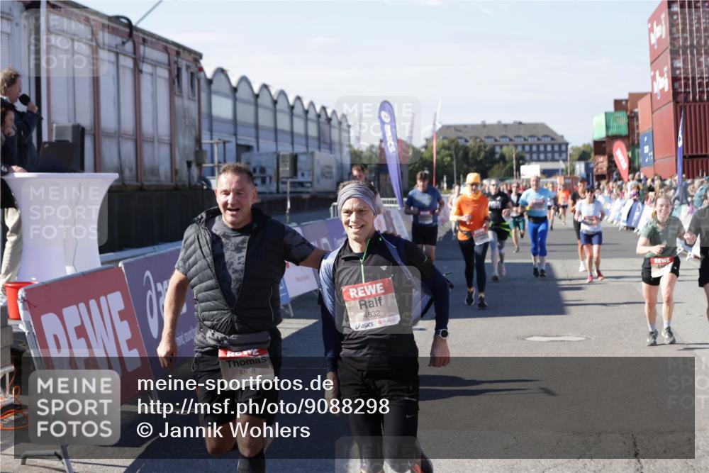 03.10.2025 - Köhlbrandbrückenlauf Jannik Wohlers http://msf.ph/oto/9088298 03.10.2025 13:19:13 Ziel 4143, 4593, 4630, 4631, 4632, 4690, 4725, 4727, 4816, 4828, 4876, 4996, 5027, 5853, 5858, 6088, 6127, 6225, 6226, 6576 meine-sportfotos.de