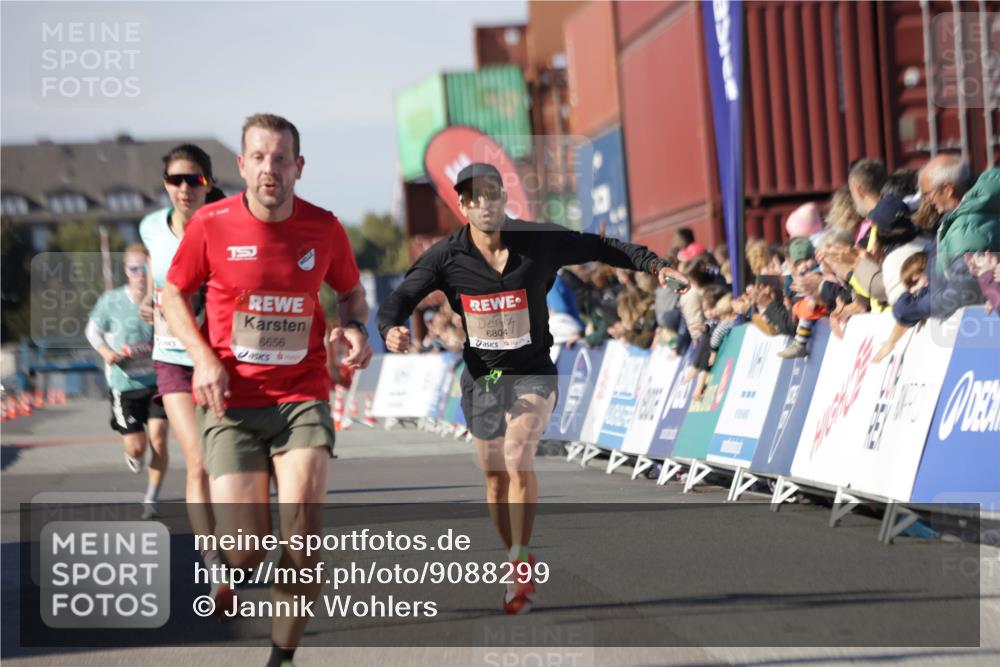 03.10.2025 - Köhlbrandbrückenlauf Jannik Wohlers http://msf.ph/oto/9088299 03.10.2025 12:53:27 Ziel 4029, 4142, 4155, 5786, 6241, 6656, 6804 meine-sportfotos.de