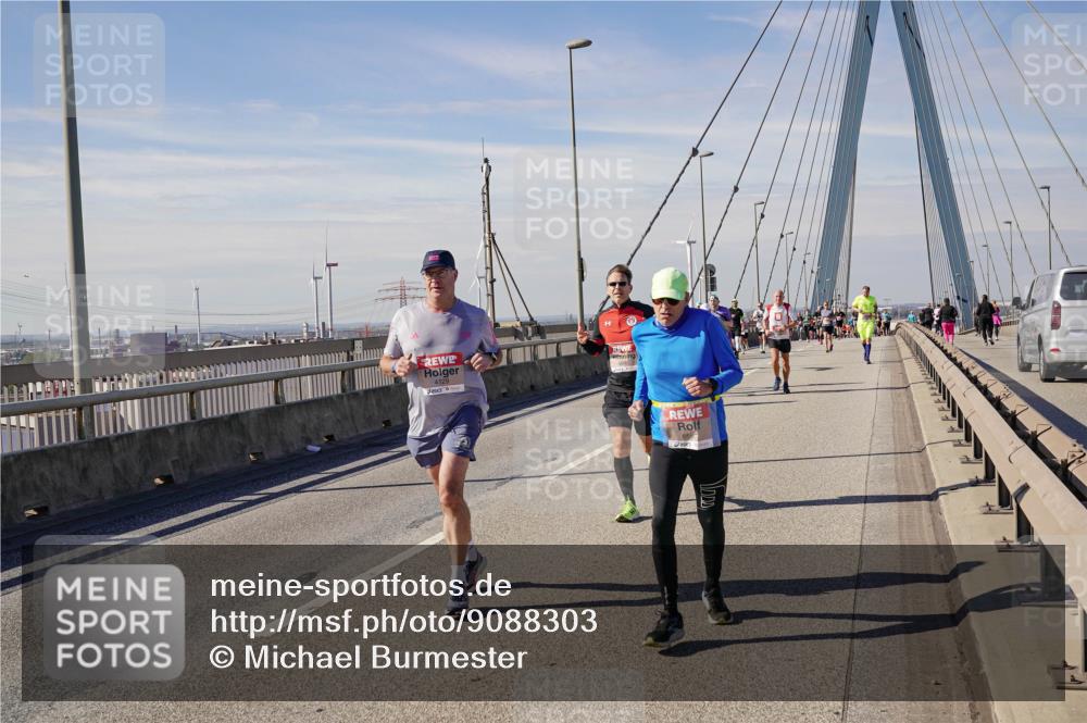 03.10.2025 - Köhlbrandbrückenlauf Michael Burmester http://msf.ph/oto/9088303 03.10.2025 12:44:32 Position 2  meine-sportfotos.de
