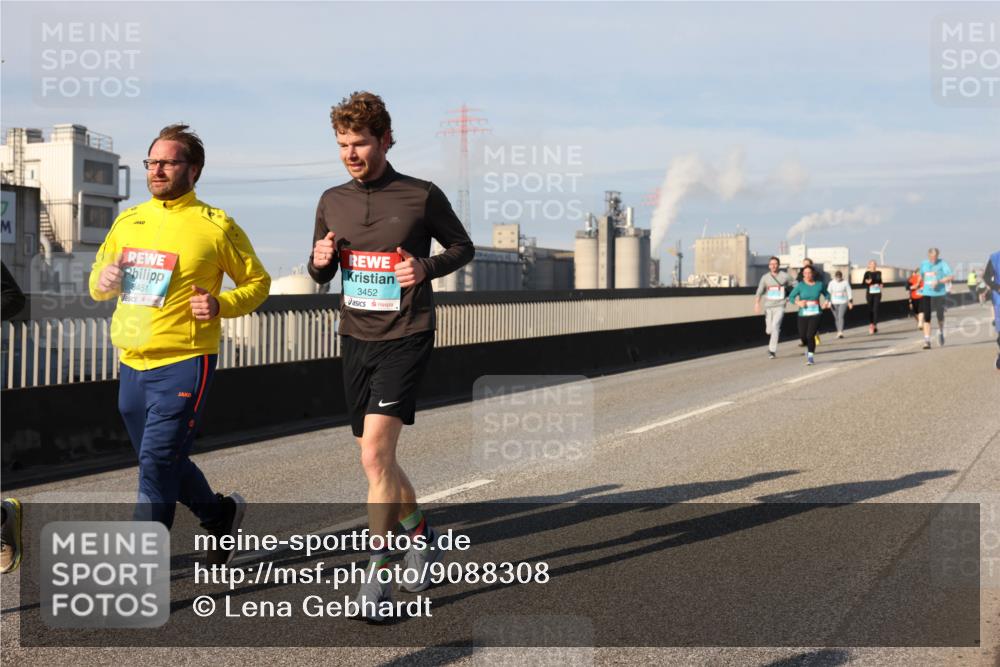 03.10.2025 - Köhlbrandbrückenlauf Lena Gebhardt http://msf.ph/oto/9088308 03.10.2025 10:06:38 Position 2 8451, 3452 meine-sportfotos.de