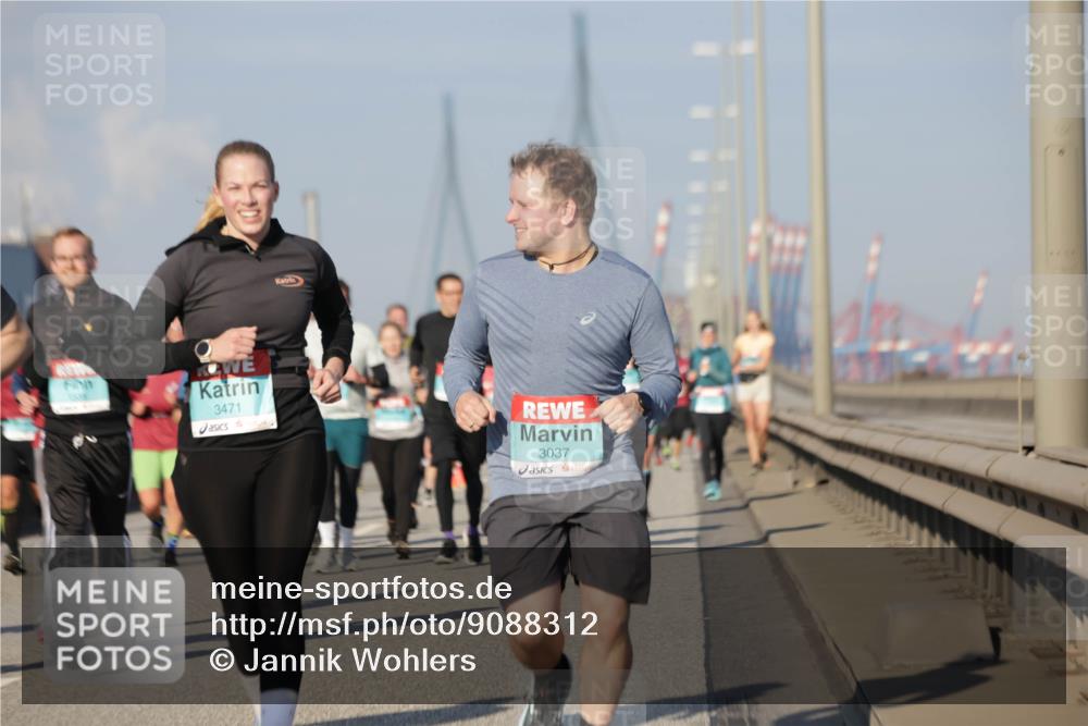 03.10.2025 - Köhlbrandbrückenlauf Jannik Wohlers http://msf.ph/oto/9088312 03.10.2025 09:58:07 Position 3 3471, 3037 meine-sportfotos.de