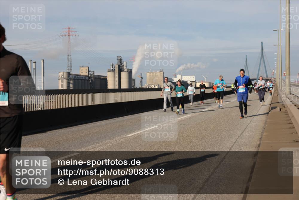 03.10.2025 - Köhlbrandbrückenlauf Lena Gebhardt http://msf.ph/oto/9088313 03.10.2025 10:06:38 Position 2  meine-sportfotos.de