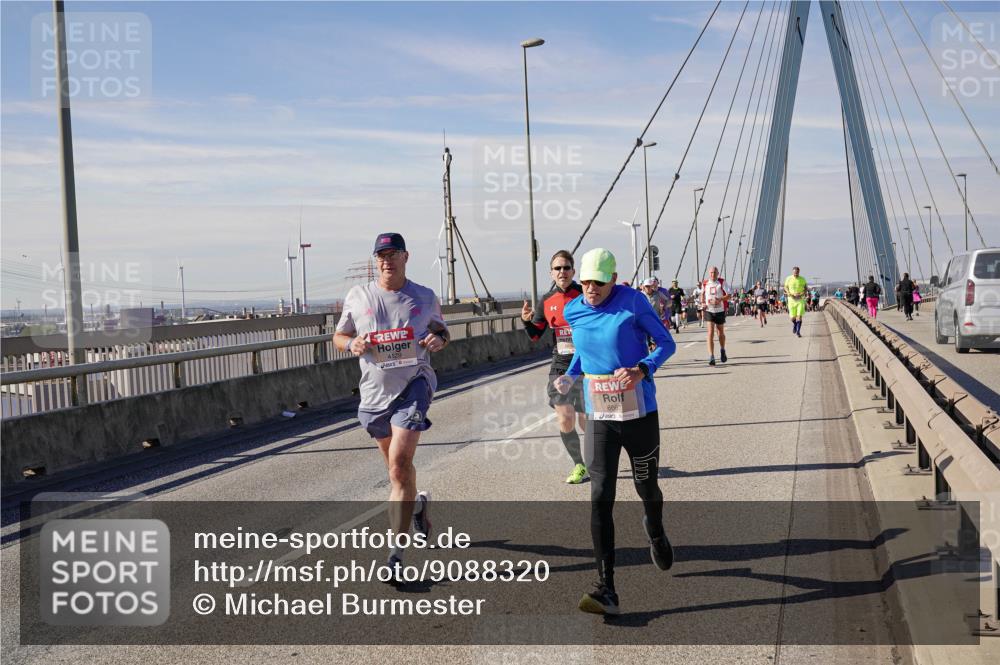 03.10.2025 - Köhlbrandbrückenlauf Michael Burmester http://msf.ph/oto/9088320 03.10.2025 12:44:32 Position 2 4129 meine-sportfotos.de
