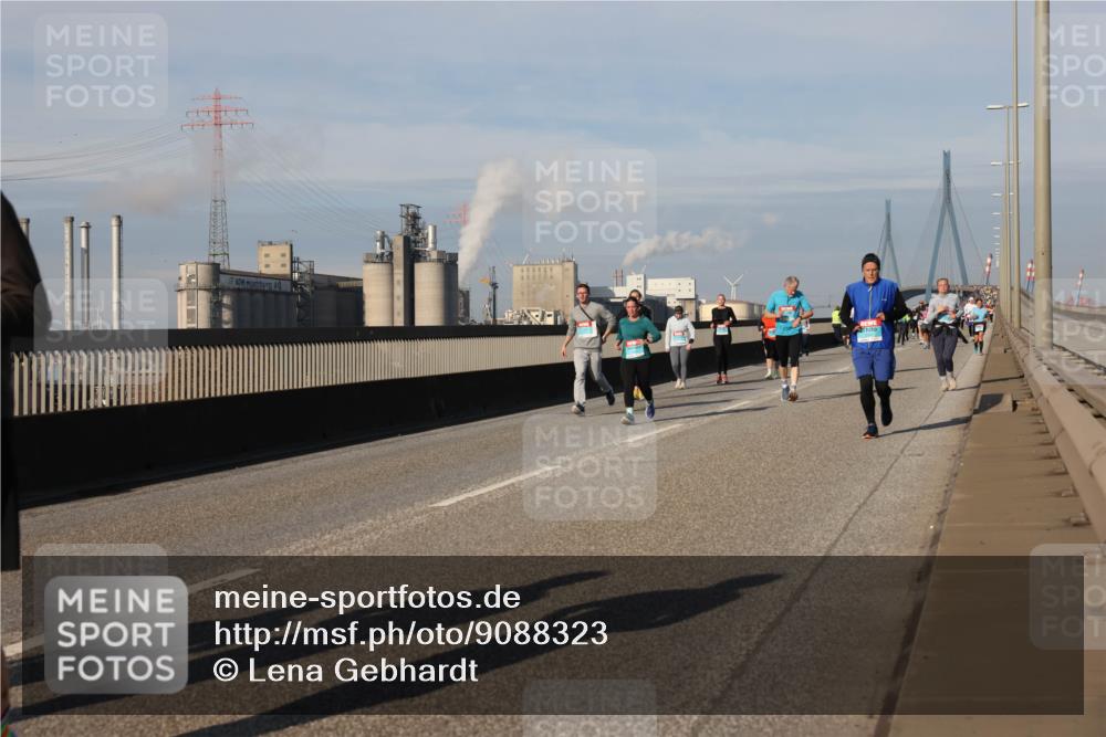 03.10.2025 - Köhlbrandbrückenlauf Lena Gebhardt http://msf.ph/oto/9088323 03.10.2025 10:06:38 Position 2  meine-sportfotos.de
