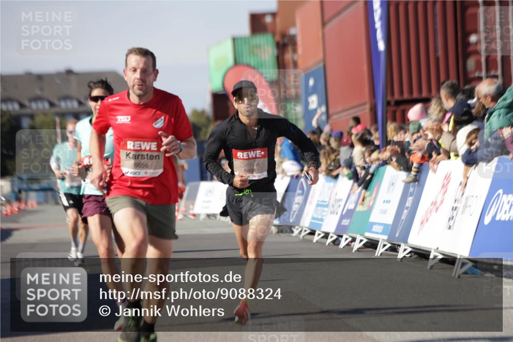 03.10.2025 - Köhlbrandbrückenlauf Jannik Wohlers http://msf.ph/oto/9088324 03.10.2025 12:53:27 Ziel 4029, 4142, 4155, 5786, 6241, 6656, 6804 meine-sportfotos.de