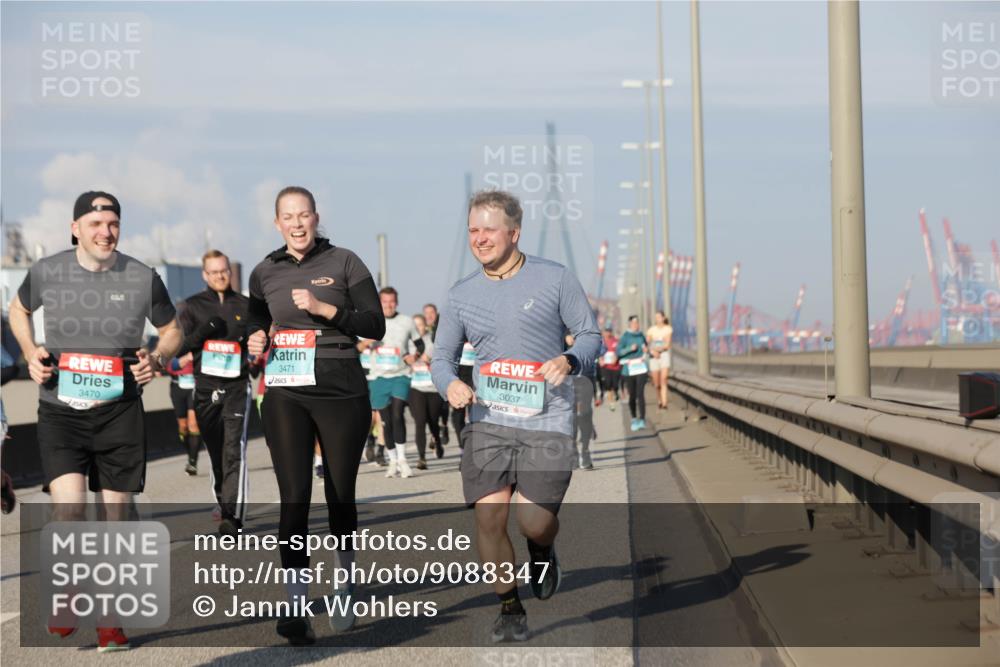 03.10.2025 - Köhlbrandbrückenlauf Jannik Wohlers http://msf.ph/oto/9088347 03.10.2025 09:58:08 Position 3 3470, 3471, 3037 meine-sportfotos.de