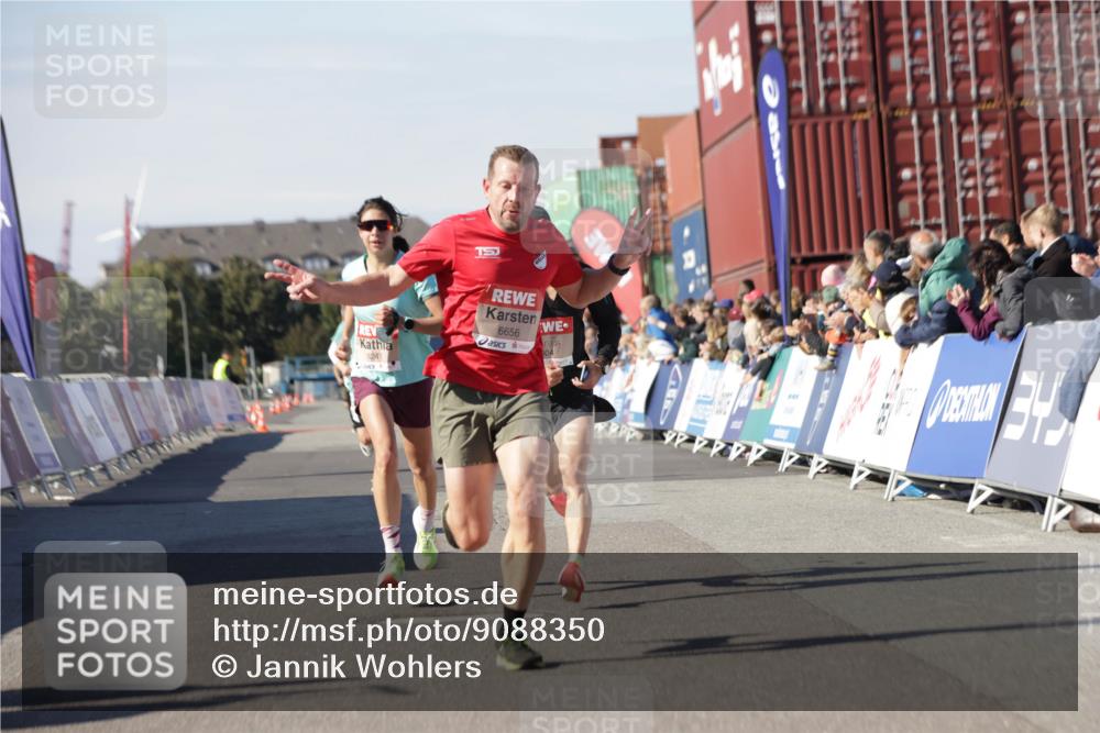 03.10.2025 - Köhlbrandbrückenlauf Jannik Wohlers http://msf.ph/oto/9088350 03.10.2025 12:53:27 Ziel 4029, 4142, 4155, 5786, 6241, 6656, 6804 meine-sportfotos.de