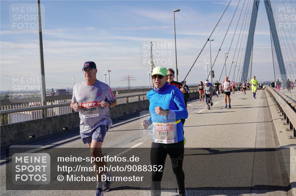 03.10.2025 - Köhlbrandbrückenlauf Michael Burmester http://msf.ph/oto/9088352 03.10.2025 12:44:33 Position 2 4129, 6667 meine-sportfotos.de