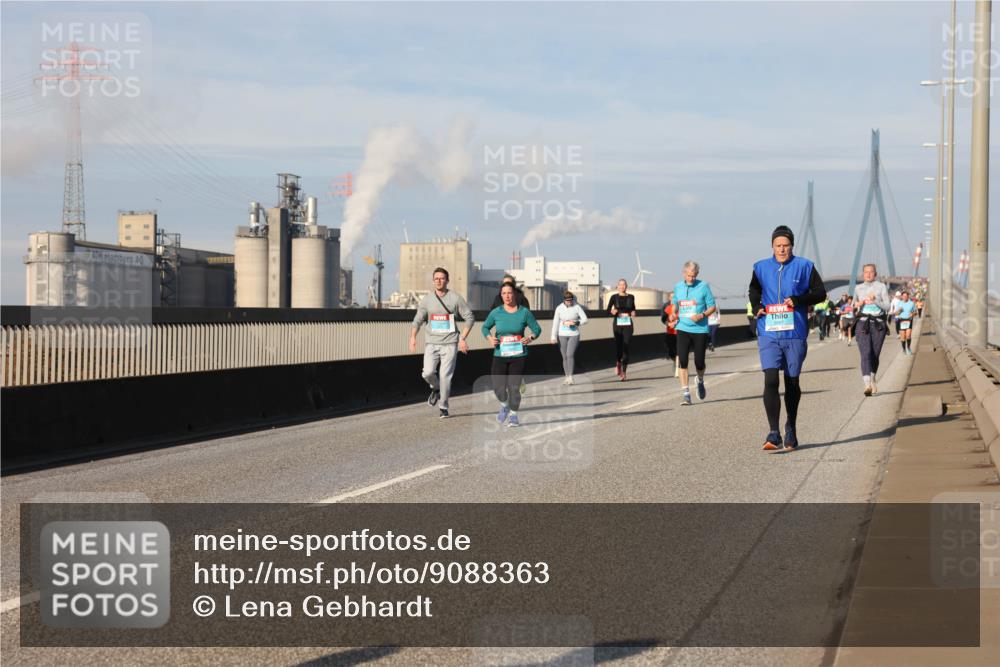 03.10.2025 - Köhlbrandbrückenlauf Lena Gebhardt http://msf.ph/oto/9088363 03.10.2025 10:06:39 Position 2 2067 meine-sportfotos.de