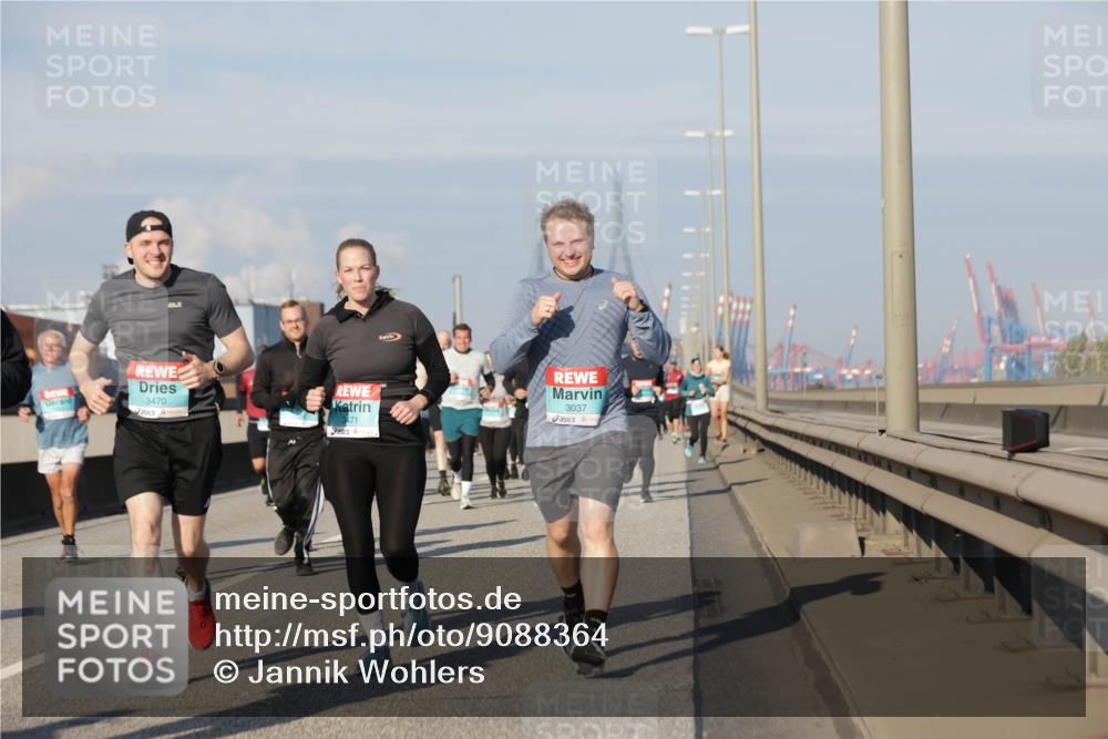 03.10.2025 - Köhlbrandbrückenlauf Jannik Wohlers http://msf.ph/oto/9088364 03.10.2025 09:58:08 Position 3 3470, 3471, 3037 meine-sportfotos.de