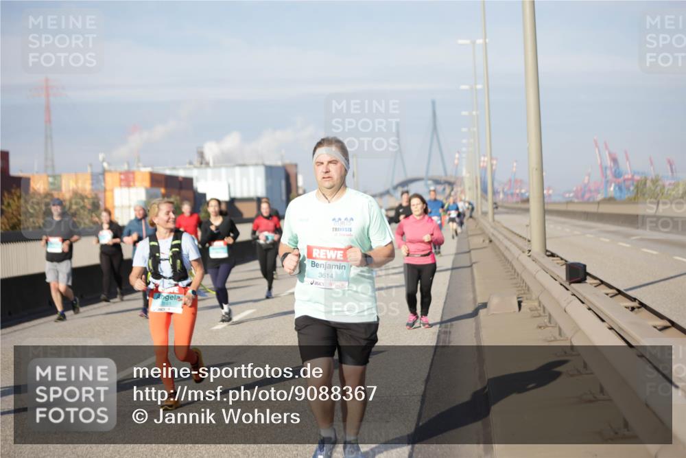 03.10.2025 - Köhlbrandbrückenlauf Jannik Wohlers http://msf.ph/oto/9088367 03.10.2025 10:09:00 Position 3 3161, 3614 meine-sportfotos.de