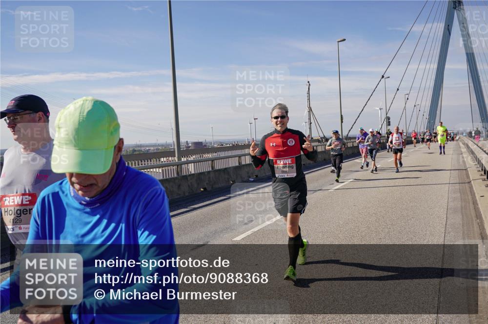 03.10.2025 - Köhlbrandbrückenlauf Michael Burmester http://msf.ph/oto/9088368 03.10.2025 12:44:34 Position 2 4129 meine-sportfotos.de