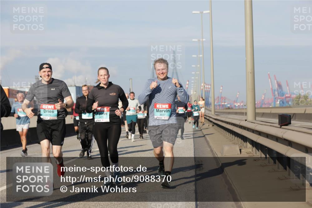 03.10.2025 - Köhlbrandbrückenlauf Jannik Wohlers http://msf.ph/oto/9088370 03.10.2025 09:58:08 Position 3 3470, 3471, 3037 meine-sportfotos.de
