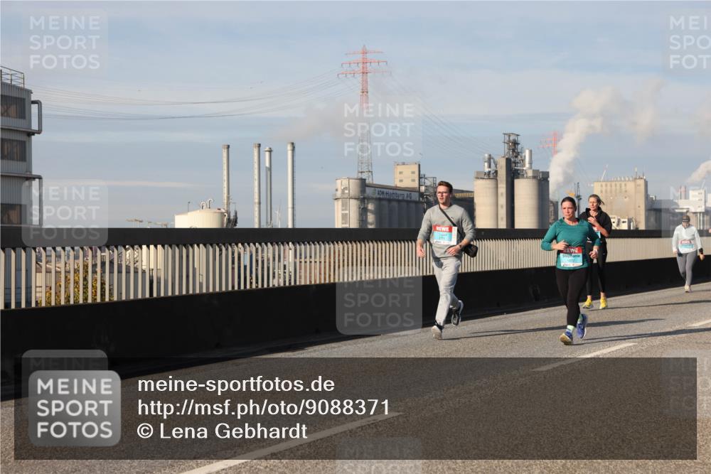 03.10.2025 - Köhlbrandbrückenlauf Lena Gebhardt http://msf.ph/oto/9088371 03.10.2025 10:06:41 Position 2  meine-sportfotos.de