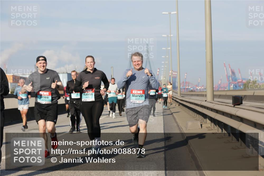 03.10.2025 - Köhlbrandbrückenlauf Jannik Wohlers http://msf.ph/oto/9088378 03.10.2025 09:58:08 Position 3 3470, 3471, 3037 meine-sportfotos.de
