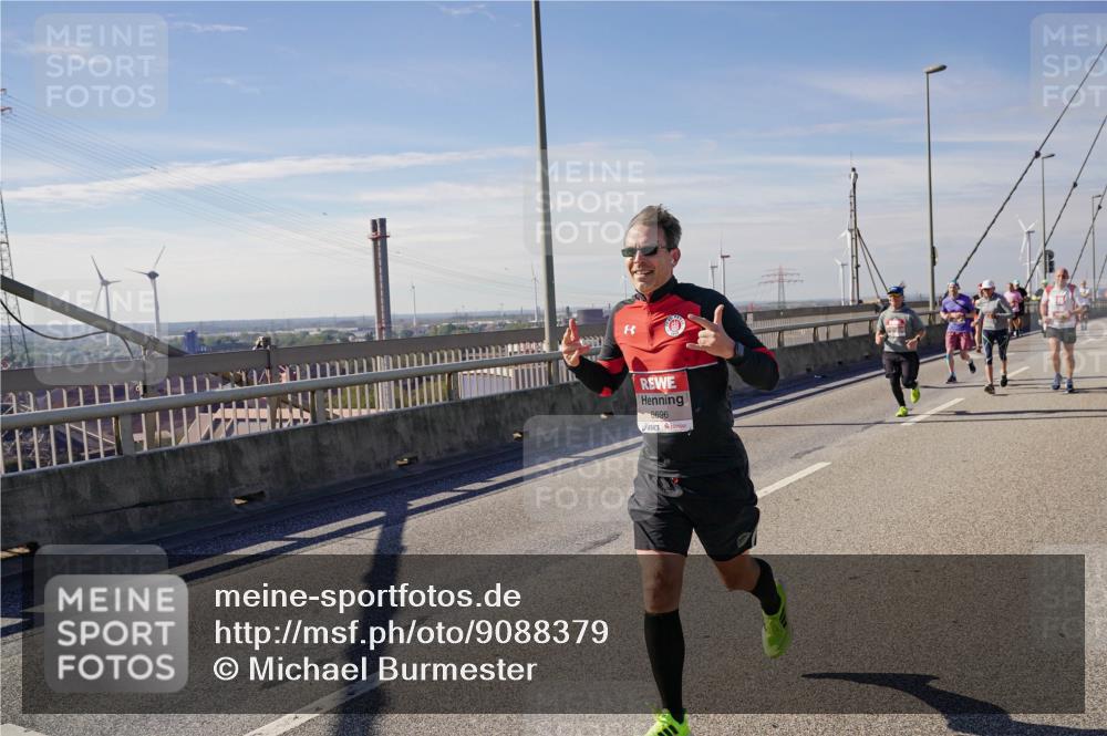 03.10.2025 - Köhlbrandbrückenlauf Michael Burmester http://msf.ph/oto/9088379 03.10.2025 12:44:34 Position 2 6696 meine-sportfotos.de